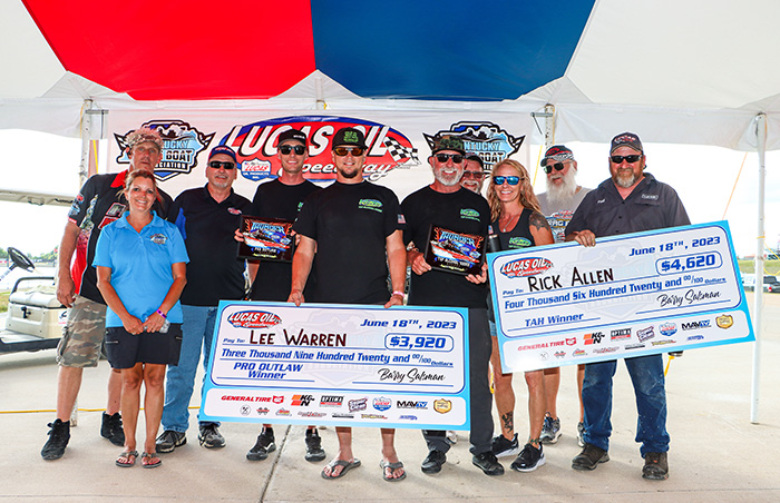 Lee Warren and team celebrated the Pro Outlaw victory.