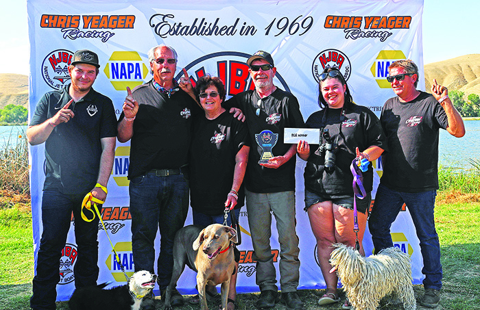 Steve Cranford and the "Quick Decision" team celebrated their Pro Comp Hydro victory in the Winner's Circle.
