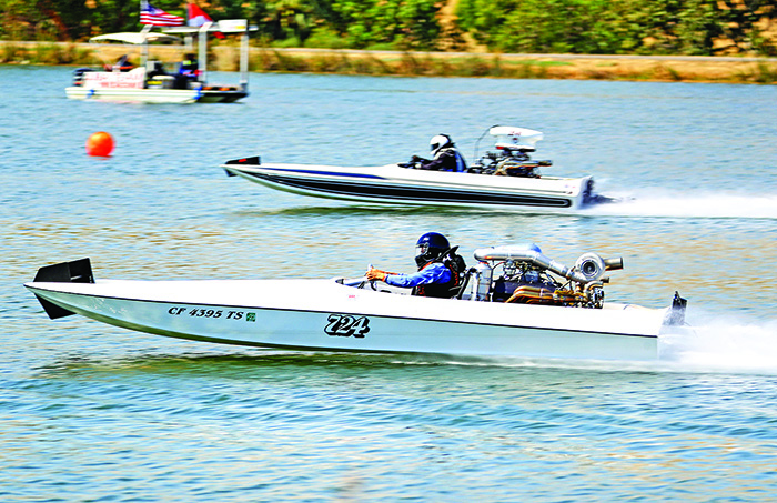 Duncan Patterson (far lane) faced Ken Petrovich (near lane & above) in the UFJ trophy dash with Ken taking the win at 126.30 miles per hour.
