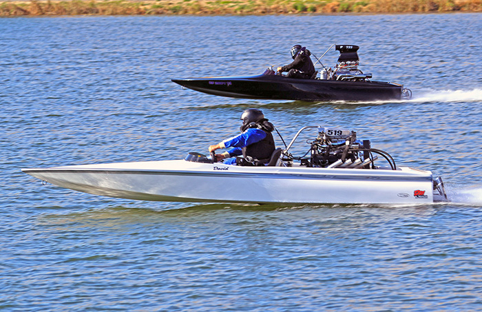 In the Pro Comp Flat final round matchup between David Poffenbarger (far lane) and Jay Brakefield, David was off the line first with a .106 reaction time, but Jay logged the better 6.380-second elapsed time against his 6.350 dial-in to drive around for the class victory.