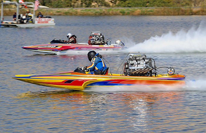 In the opening round of Pro Comp Hydro competition between Dan Jensen and Steve Cranford (far lane), Steve picked up a -.029 red light, handing the win to Dan Jensen automatically.