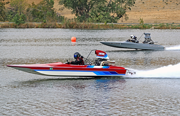 In the TE final round matchup between James Williams and Scott Simmons (far lane), both men had exceptional reaction times and elapsed times, and in a very close race to the finish, James secured the class win by a slim .016 margin of victory.