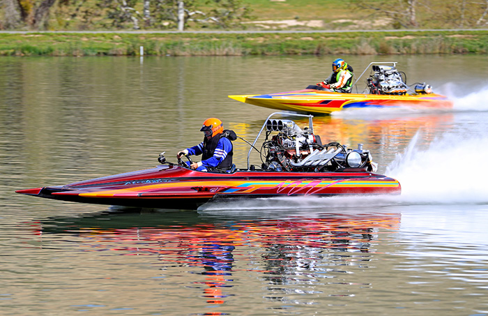 Ted Pippin (near lane) was half a boat length ahead of Joe Mierkey off the starting line in round one of Pro Comp Hydro but that was only because of a -.838 red light.