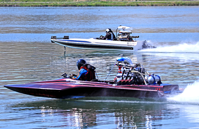 In the final round of Quick Eliminator, Kristopher Cranford (near lane) posted a heartbreaking 5.999-second elapsed time against the 6.000 index, handing the PO victory to Ken Petrovich. 