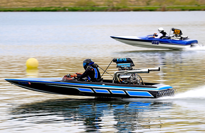 Ricky Sneed (near lane) faced Marc Lane in round two of Super Eliminator where Ricky advanced automatically as Marc ran a too-quick 7.111-second elapsed time against his 7.140 dial-in. 