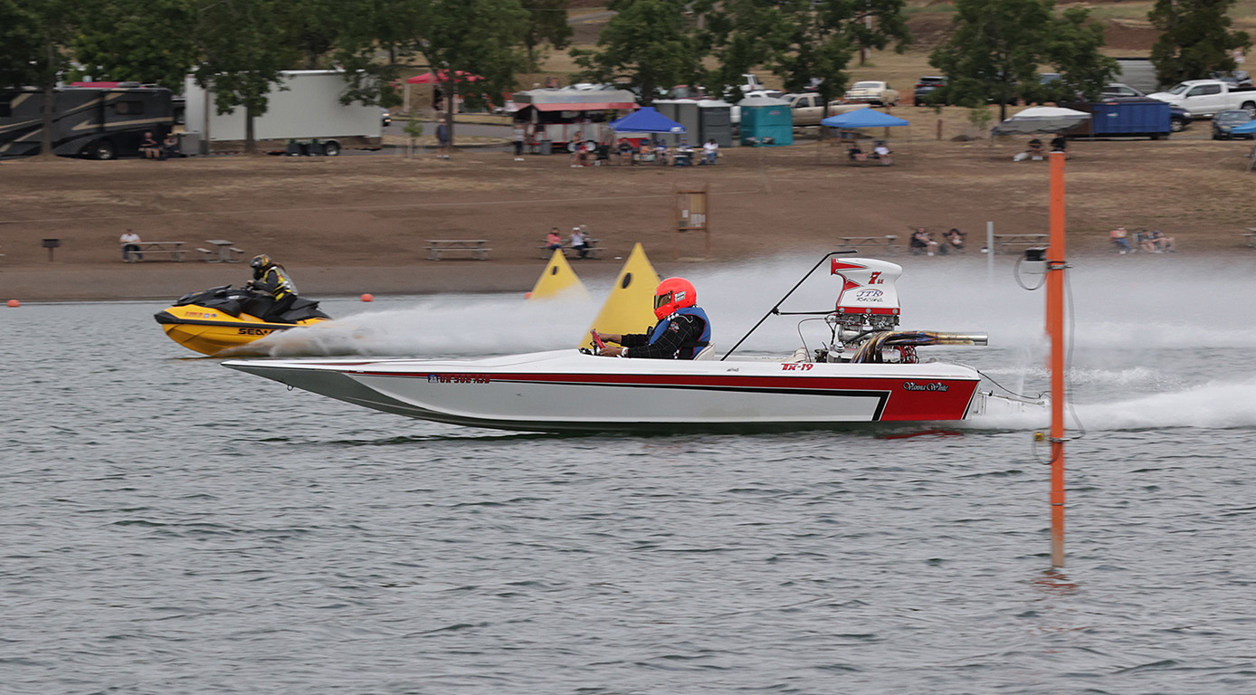 Steve Ziebert (near lane) used a better reaction time to take this round 1 win in 2nd chance.