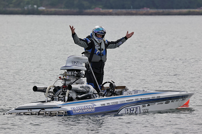 Things went south for Ron Gray in round 1 and Terry Bilow advanced to round 2.